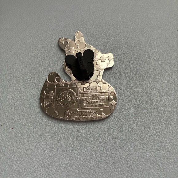 Disney duck pin - Picture 2 of 2